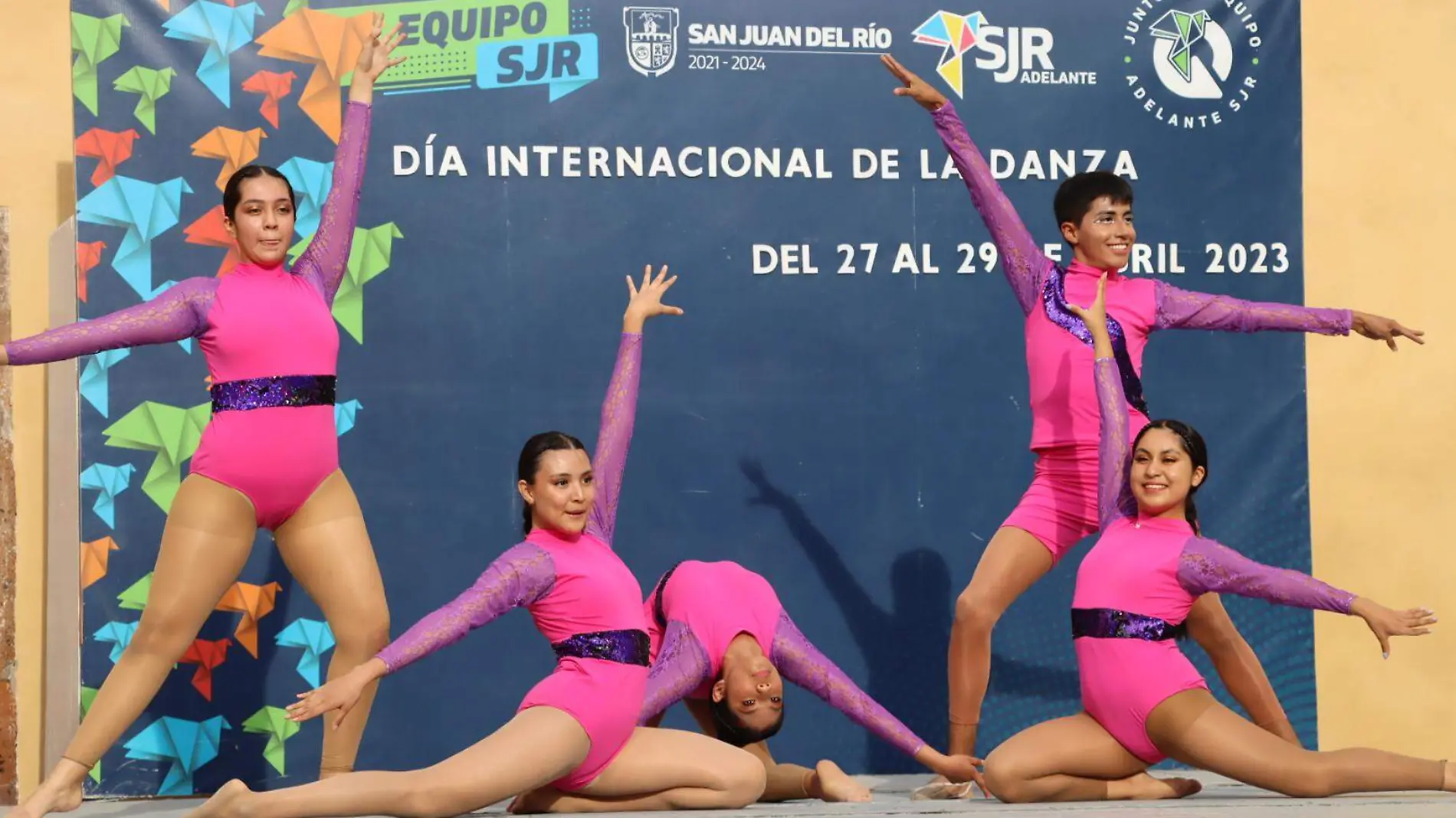 SJR Jovenes talentosos en baile contemporaneo